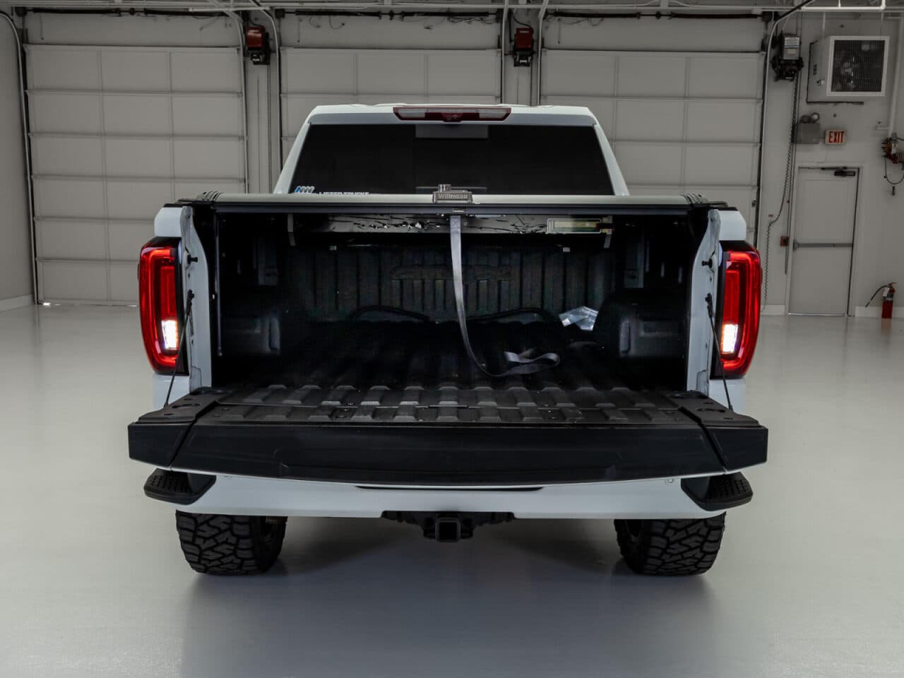 2023 GMC Sierra 1500 AT4X — photo 7 of 37