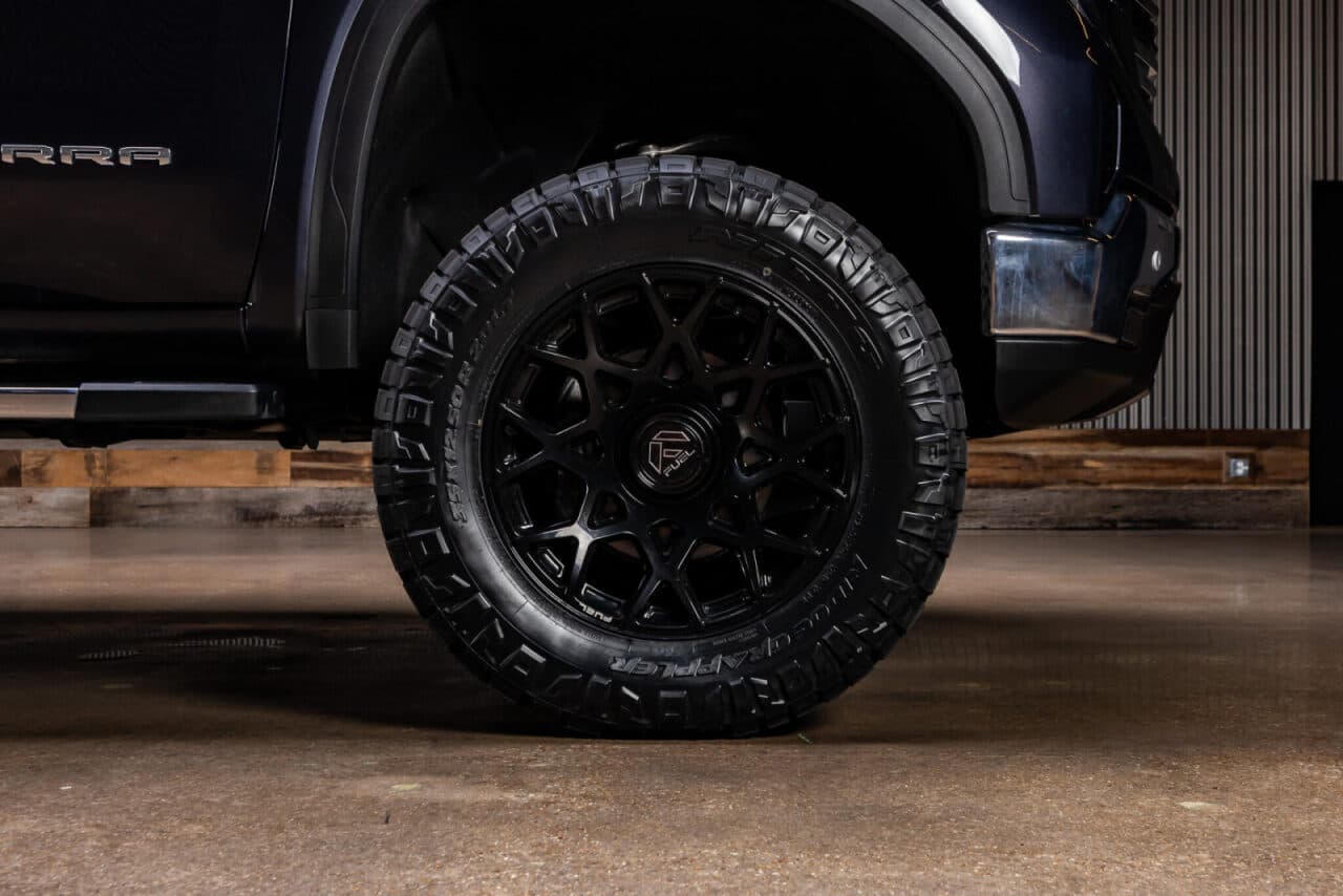 2024 GMC Sierra 1500 SLT — photo 10 of 35