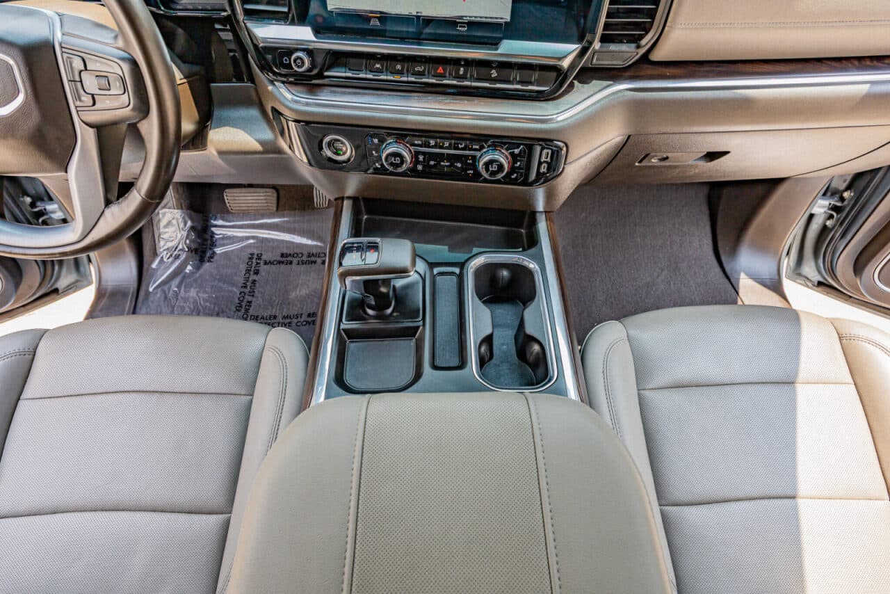 2023 GMC Sierra 1500 SLT — photo 26 of 39