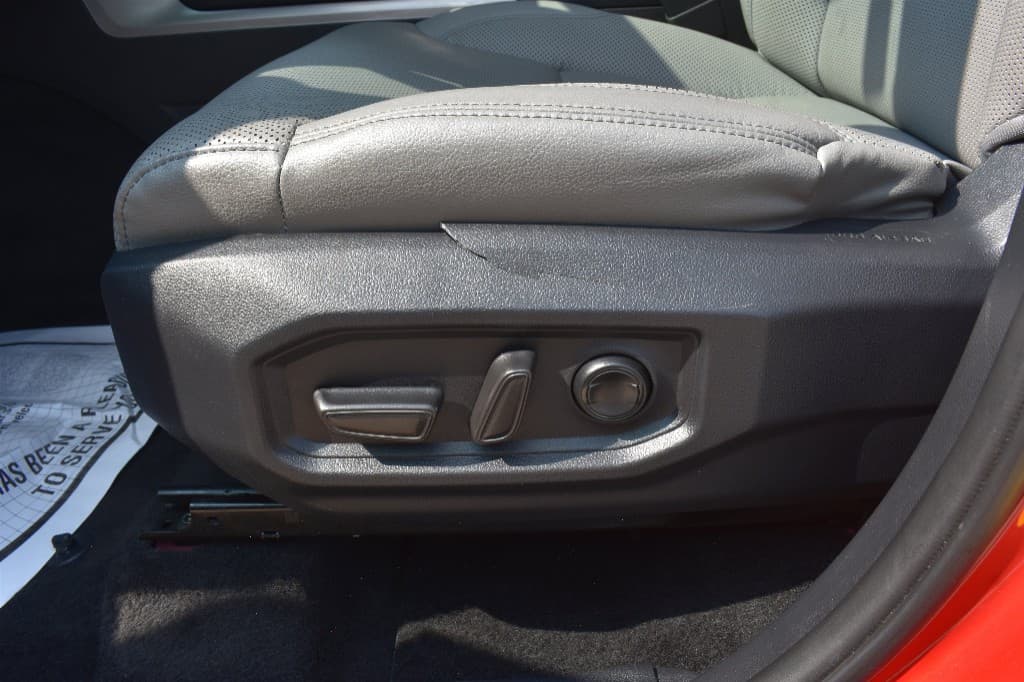 2025 Toyota Tundra Limited 4WD — photo 11 of 22