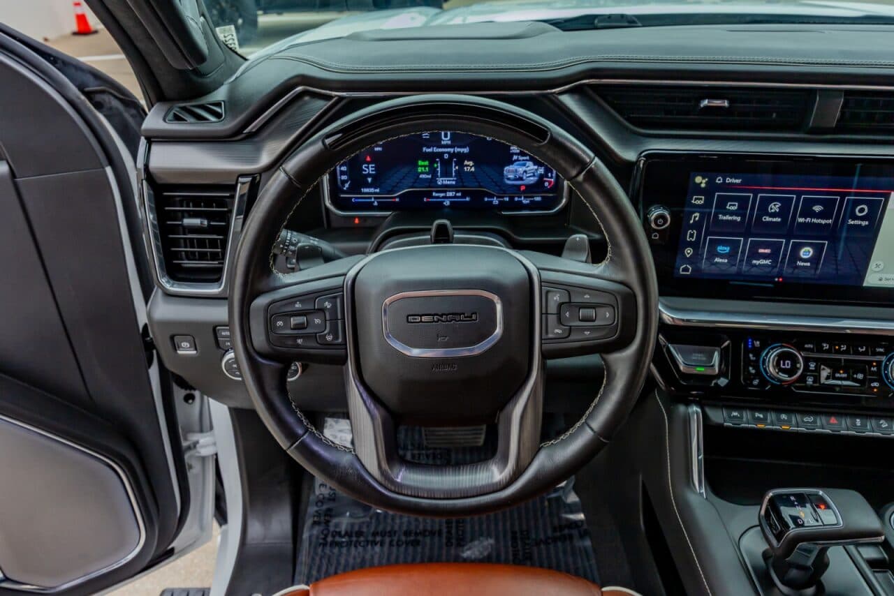 2024 GMC Sierra 1500 Denali Ultimate — photo 17 of 39