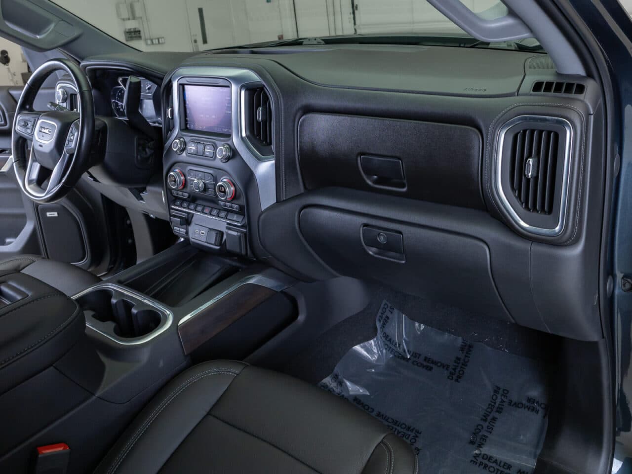 2020 GMC Sierra 1500 SLT — photo 15 of 38