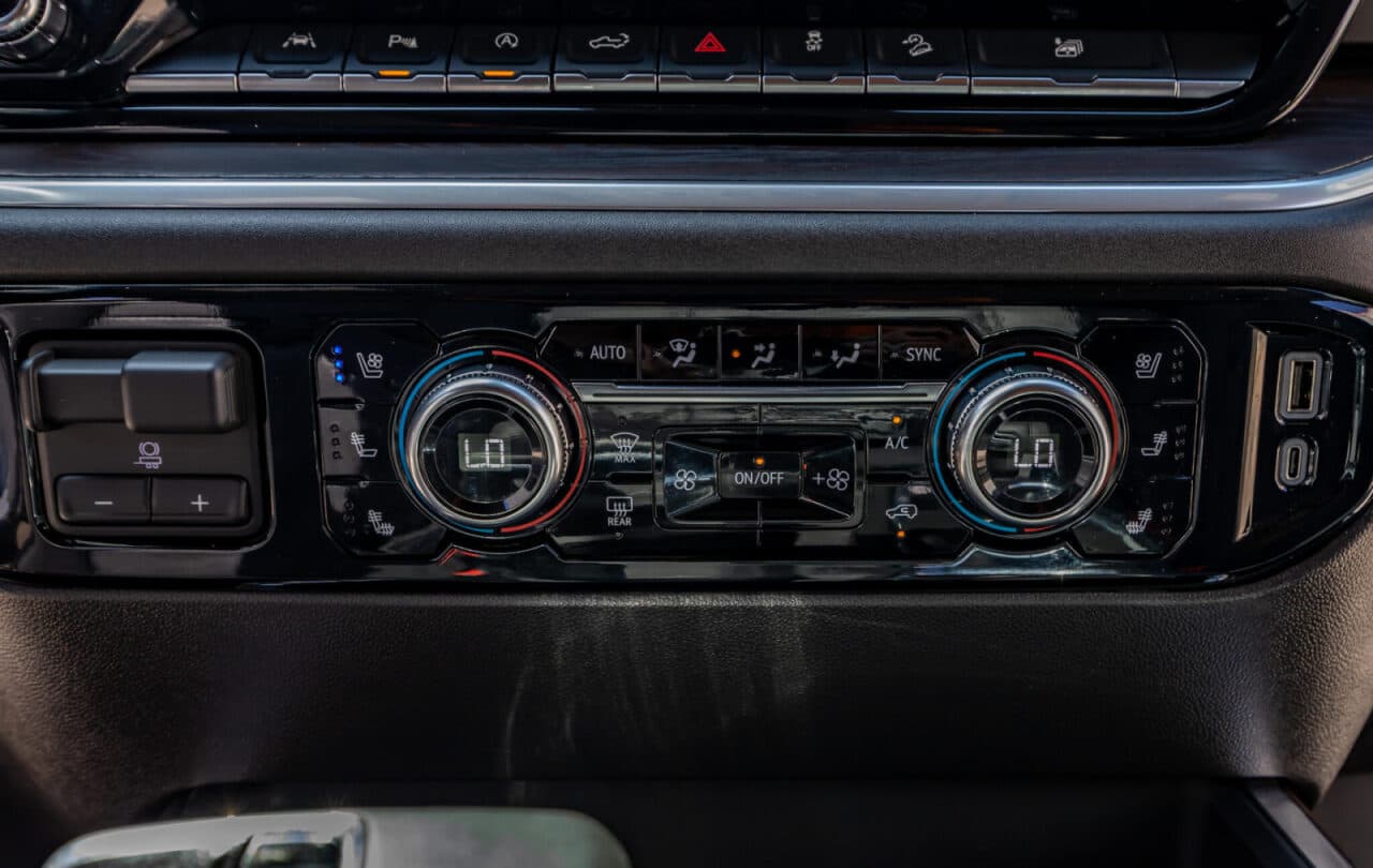 2025 GMC Sierra 1500 SLT — photo 25 of 40