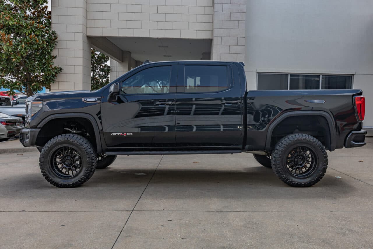 2025 GMC Sierra 1500 AT4X — photo 4 of 39