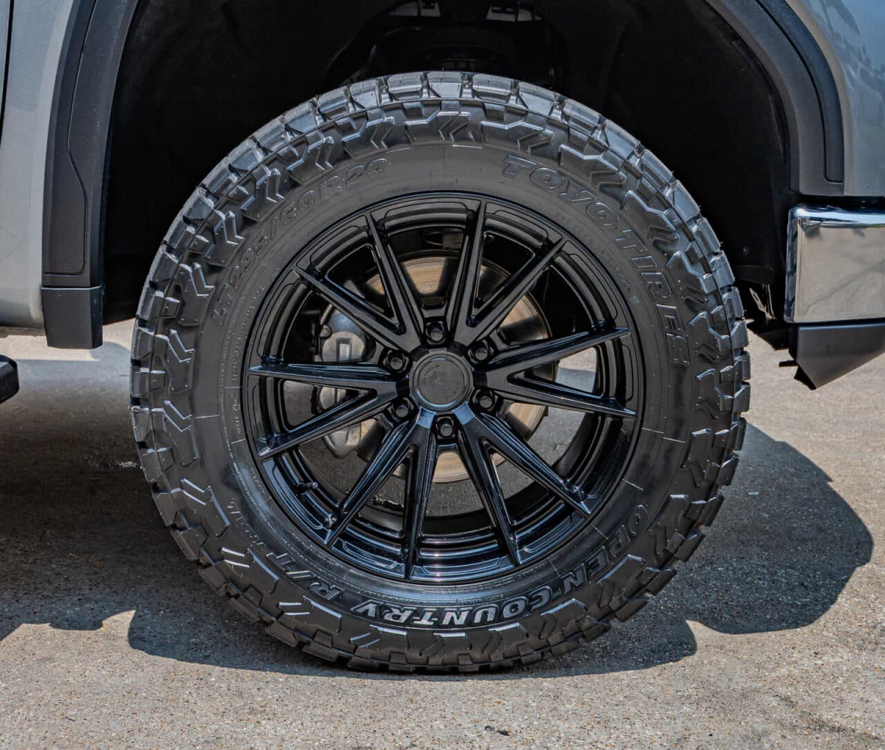 2023 GMC Sierra 1500 SLT — photo 10 of 39