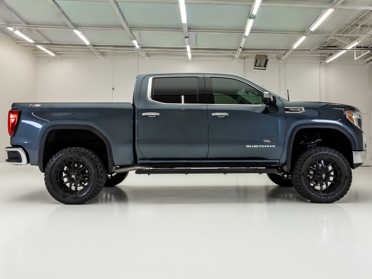 2020 GMC Sierra 1500 SLT — photo 9 of 38