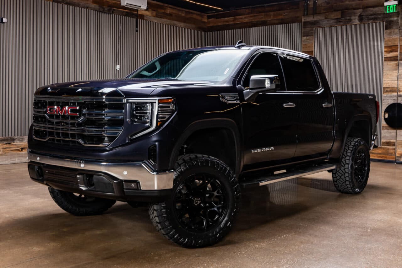 2024 GMC Sierra 1500 SLT — photo 3 of 35