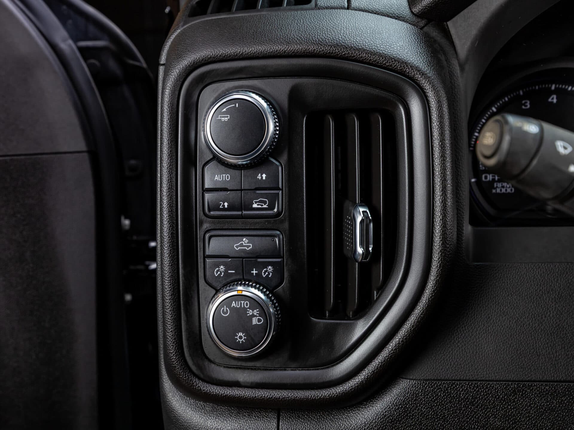 2025 GMC Sierra 1500 Pro — photo 18 of 37