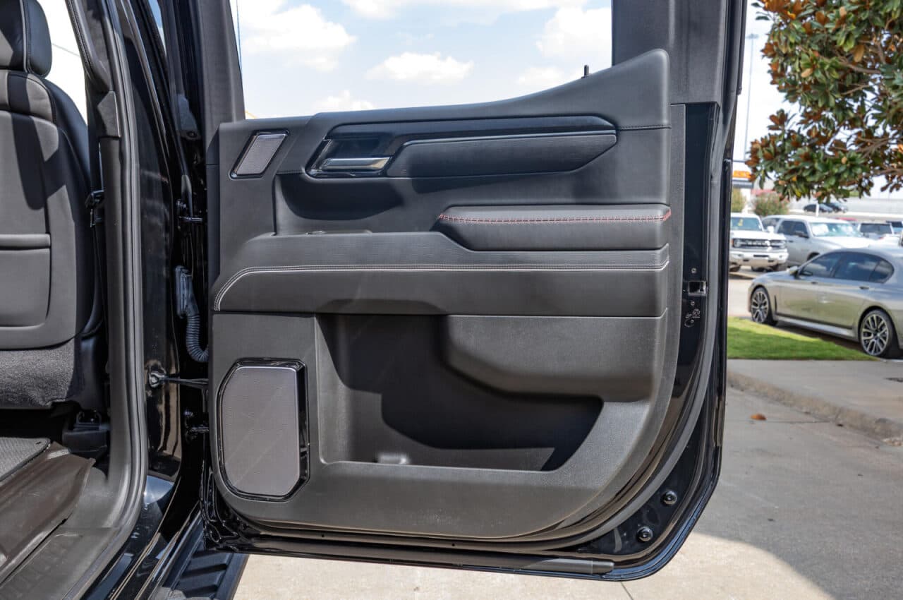2025 GMC Sierra 1500 AT4X — photo 37 of 39