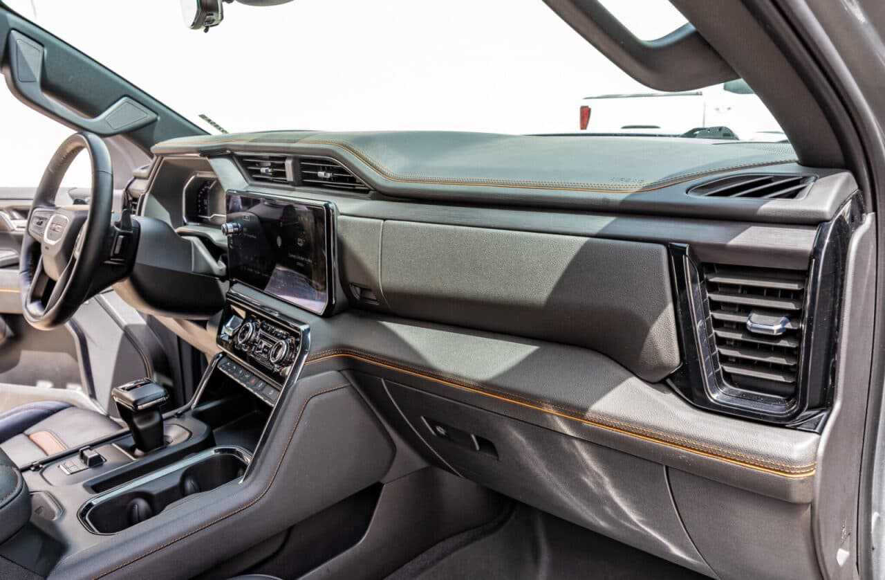 2024 GMC Sierra 1500 AT4 — photo 16 of 40