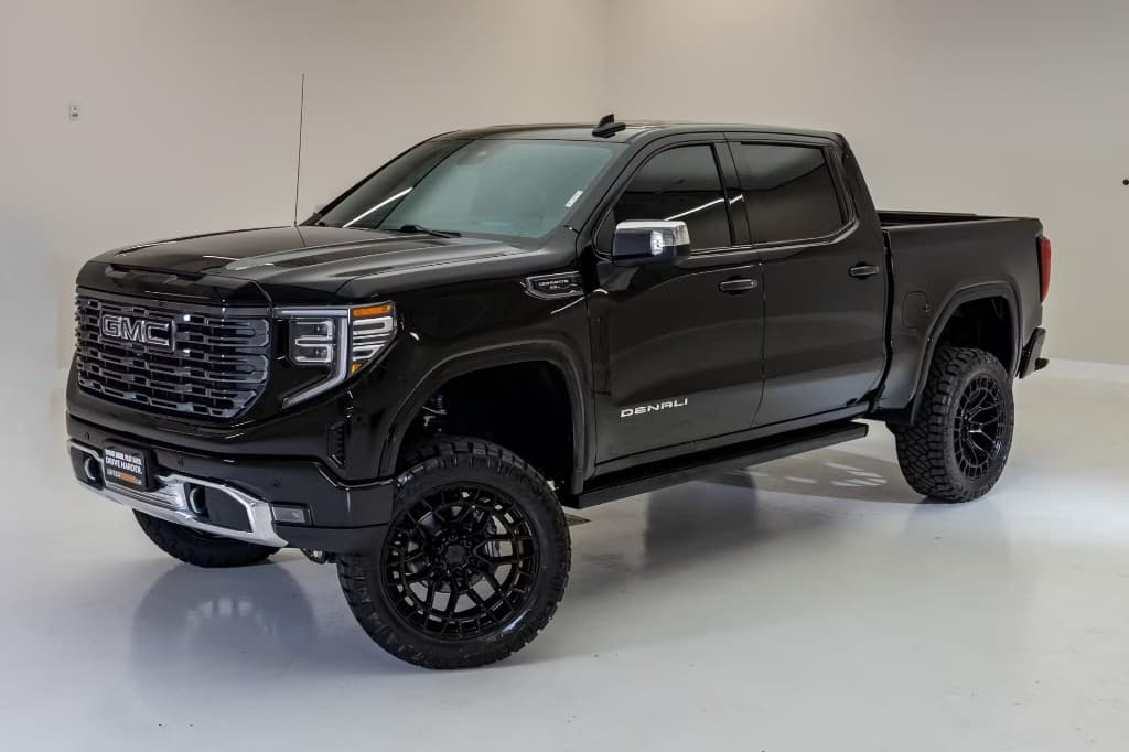 2026 GMC Sierra 1500 Denali Ultimate — photo 2 of 36