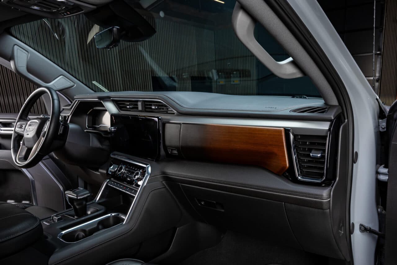 2025 GMC Sierra 1500 Denali — photo 16 of 40