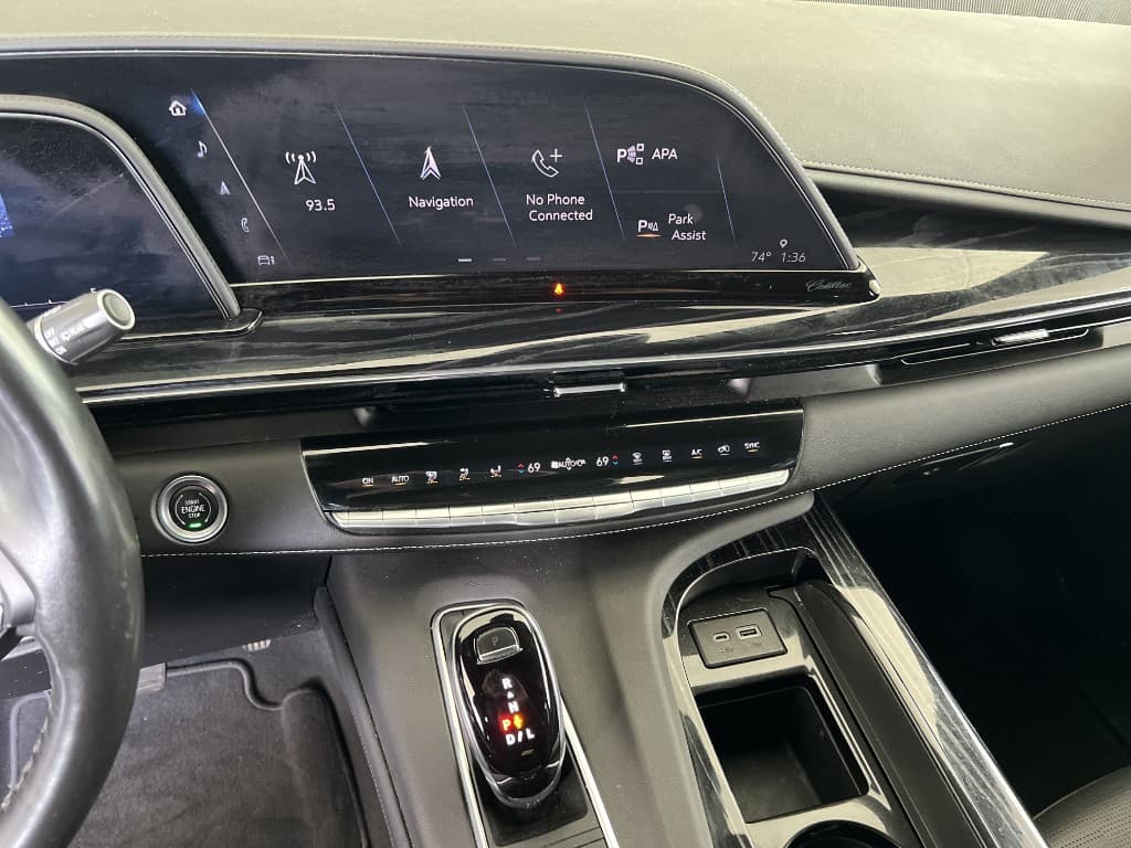 2021 Cadillac Escalade Sport — photo 23 of 27