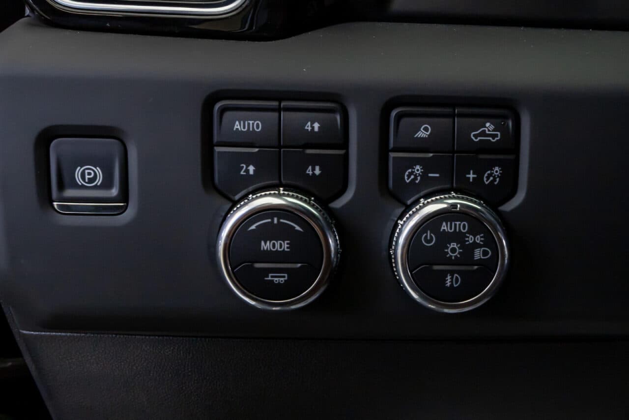 2025 GMC Sierra 1500 Denali Ultimate — photo 15 of 38