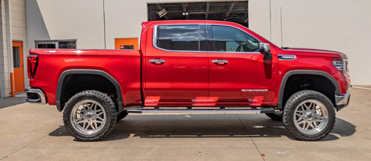 2024 GMC Sierra 1500 SLT — photo 9 of 39