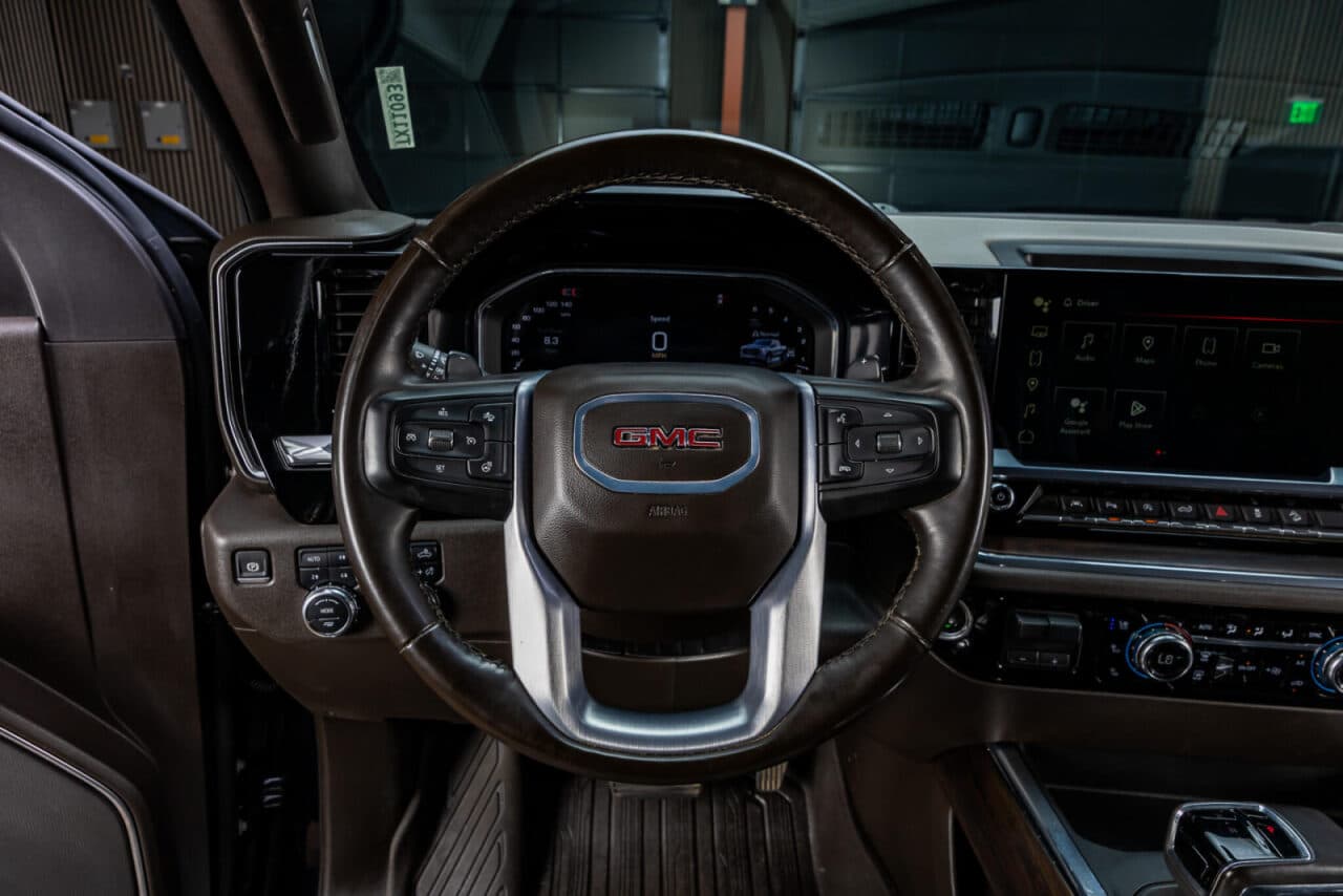2024 GMC Sierra 1500 SLT — photo 14 of 35