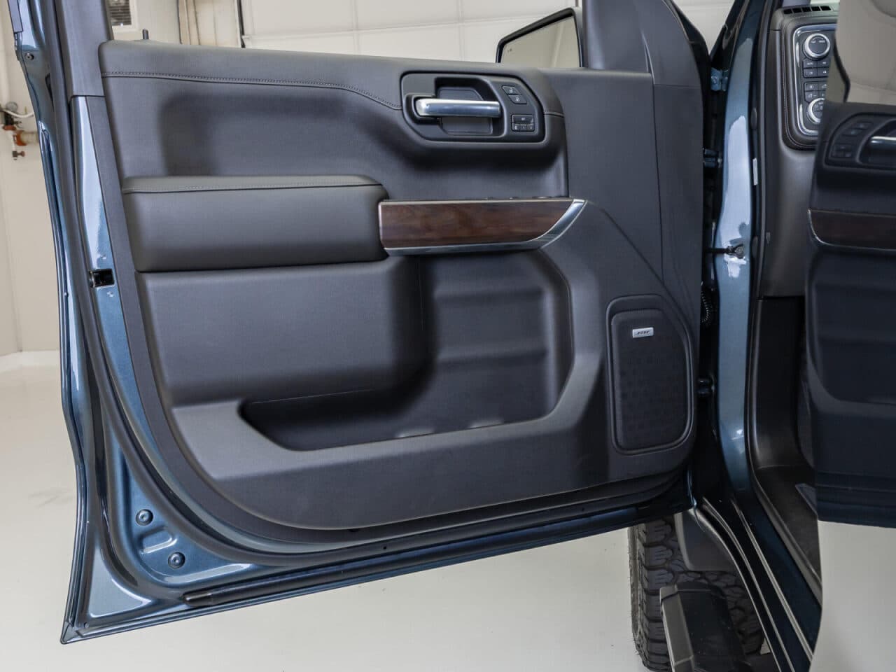 2020 GMC Sierra 1500 SLT — photo 33 of 38