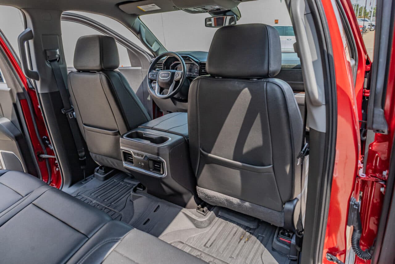 2024 GMC Sierra 1500 SLT — photo 30 of 39