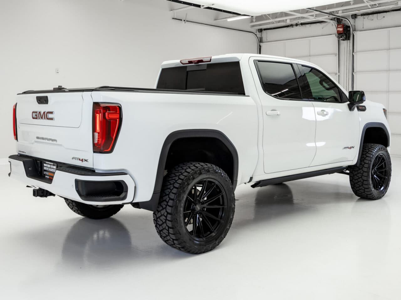 2023 GMC Sierra 1500 AT4X — photo 8 of 37