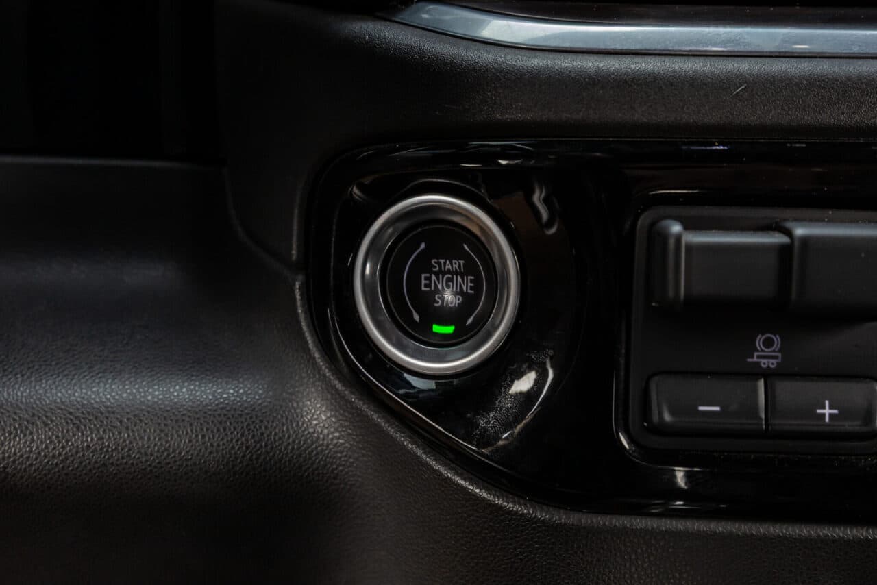 2022 GMC Sierra 1500 SLT — photo 17 of 33