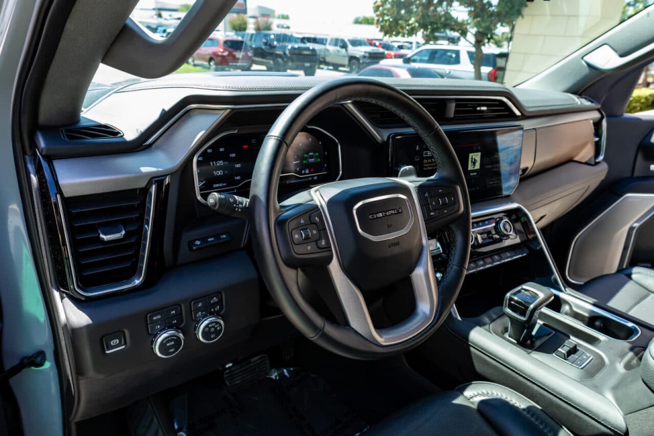 2025 GMC Sierra 1500 Denali — photo 15 of 40