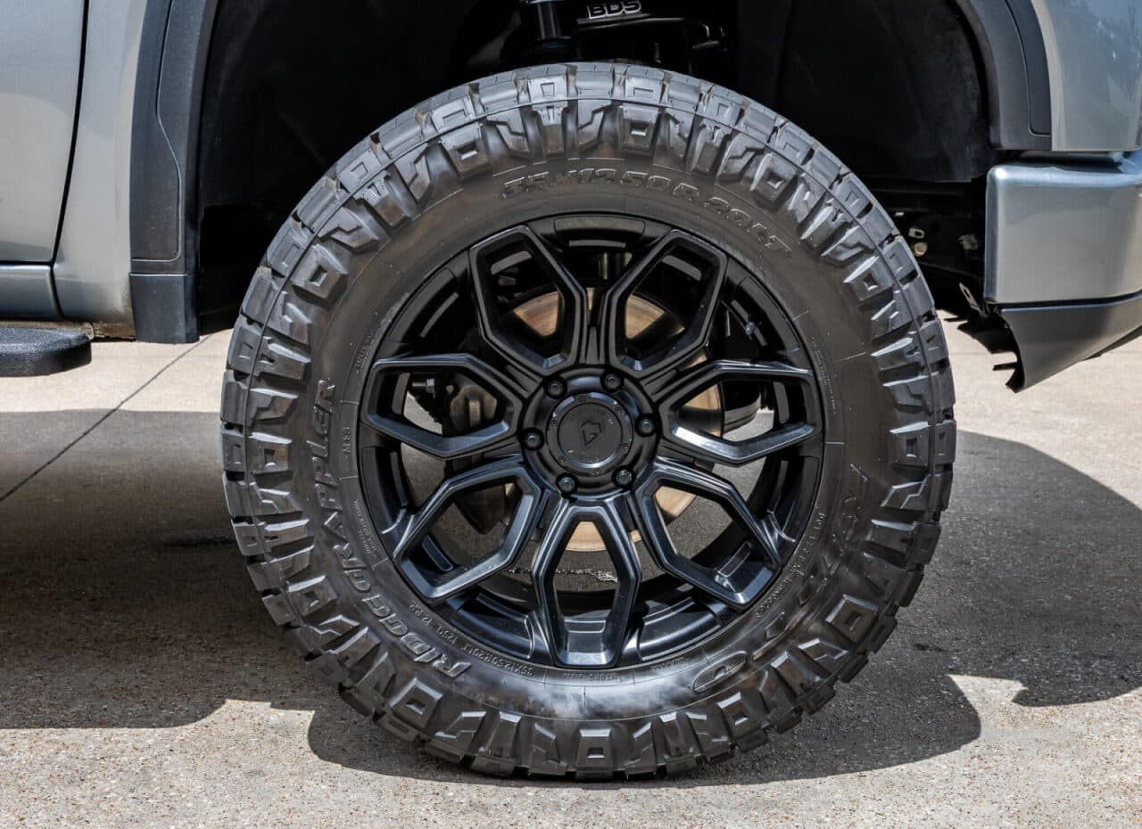 2024 GMC Sierra 1500 AT4 — photo 10 of 40