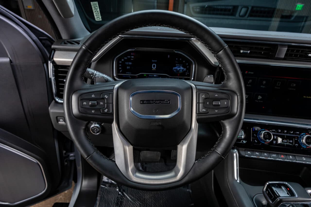 2025 GMC Sierra 1500 Denali — photo 17 of 40