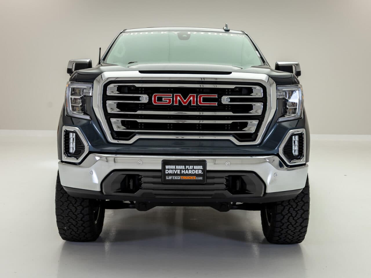2020 GMC Sierra 1500 SLT — photo 2 of 38