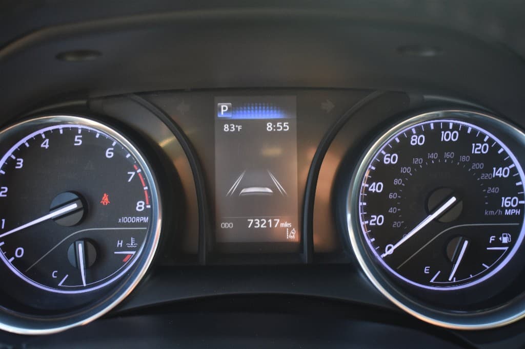 2020 Toyota Camry SE FWD — photo 8 of 13