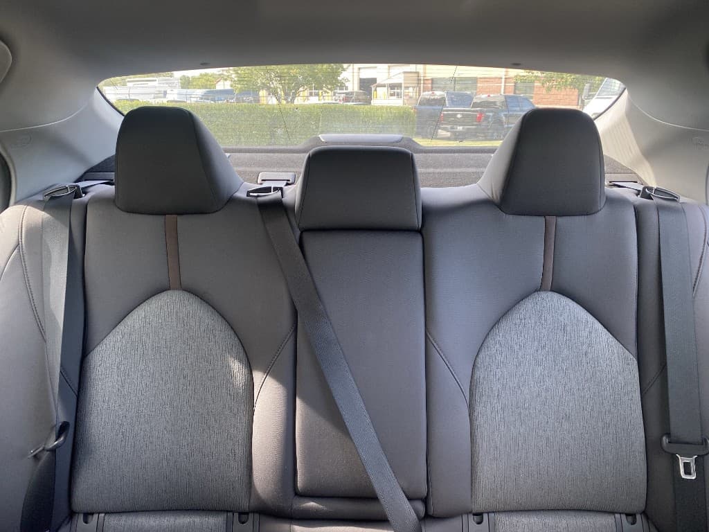 2018 Toyota Camry LE FWD — photo 15 of 15