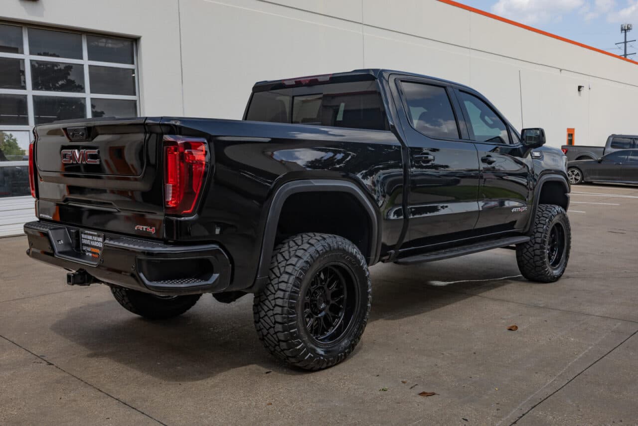 2025 GMC Sierra 1500 AT4X — photo 8 of 39
