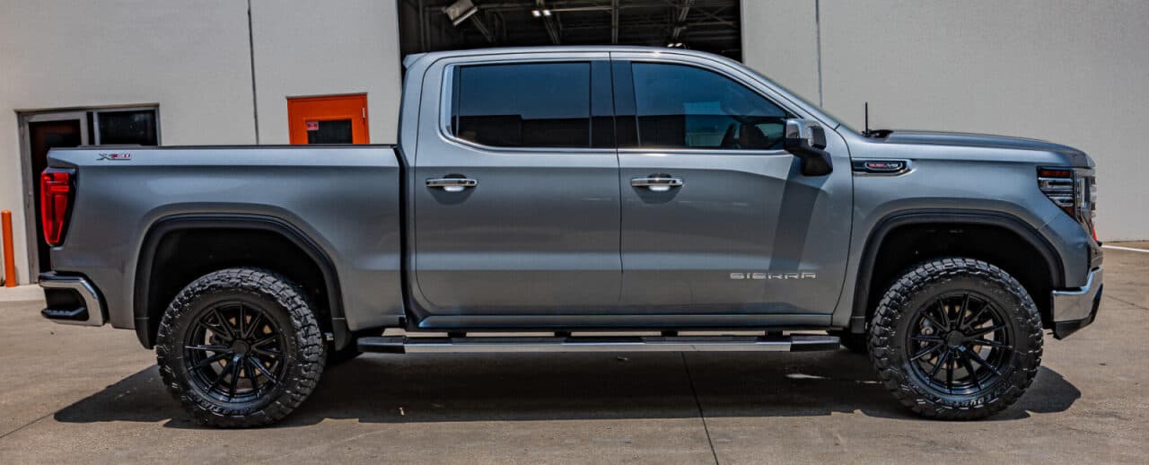 2023 GMC Sierra 1500 SLT — photo 9 of 39