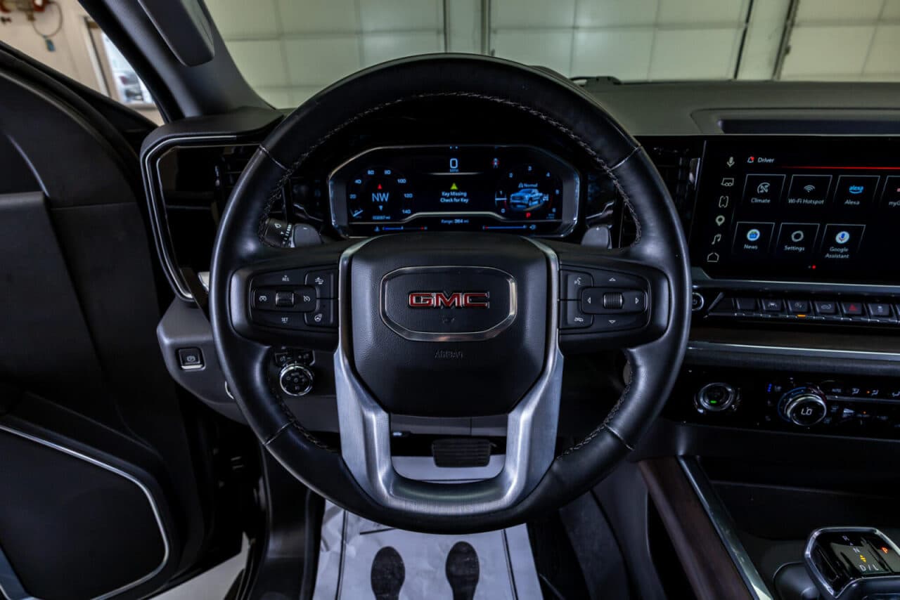 2023 GMC Sierra 1500 SLT — photo 14 of 36