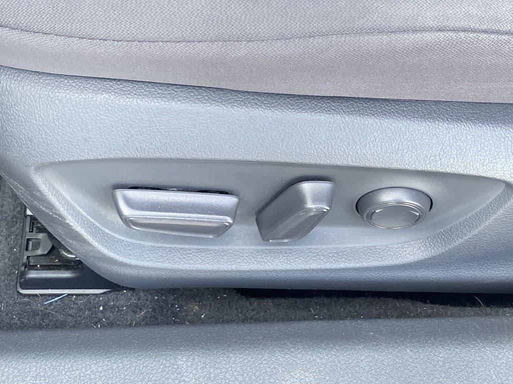 2018 Toyota Camry LE FWD — photo 10 of 15