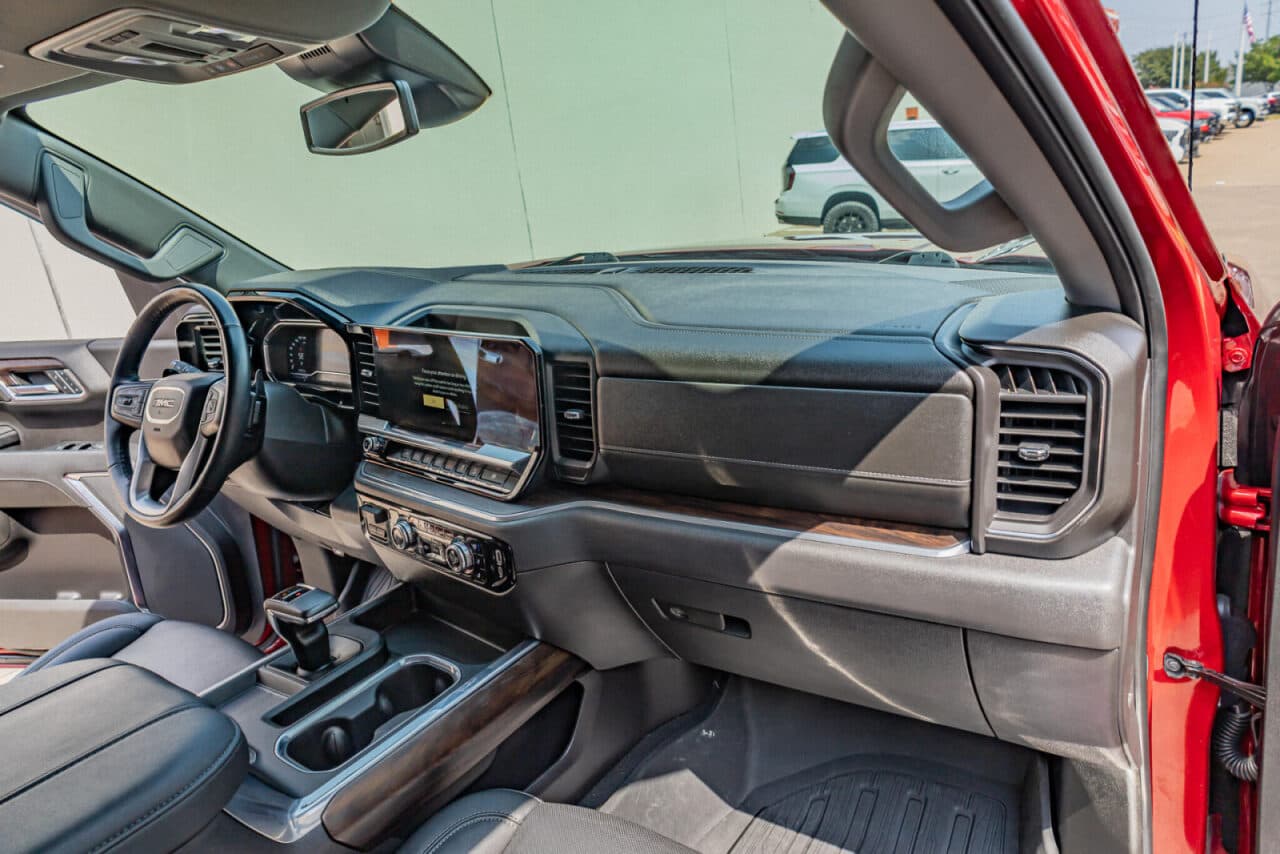 2024 GMC Sierra 1500 SLT — photo 16 of 39