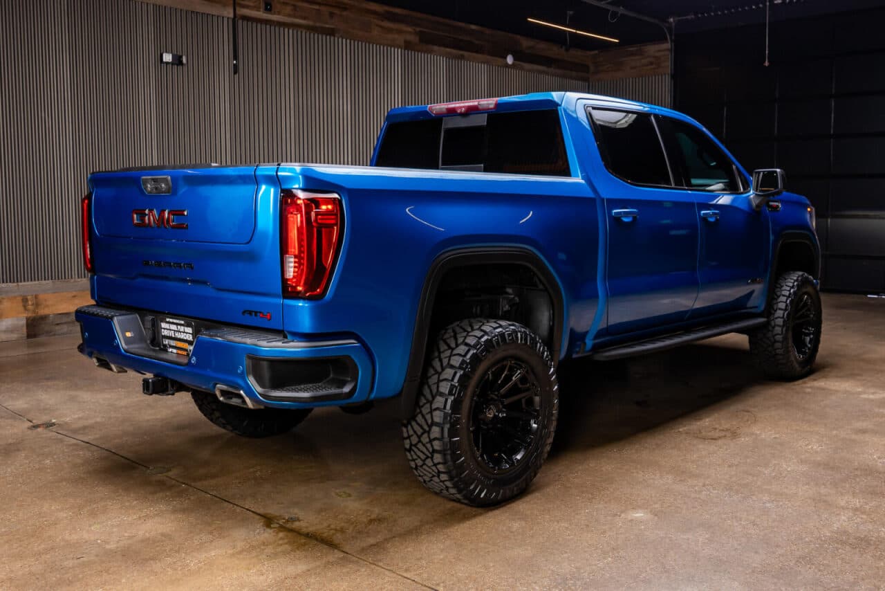 2023 GMC Sierra 1500 AT4 — photo 8 of 38