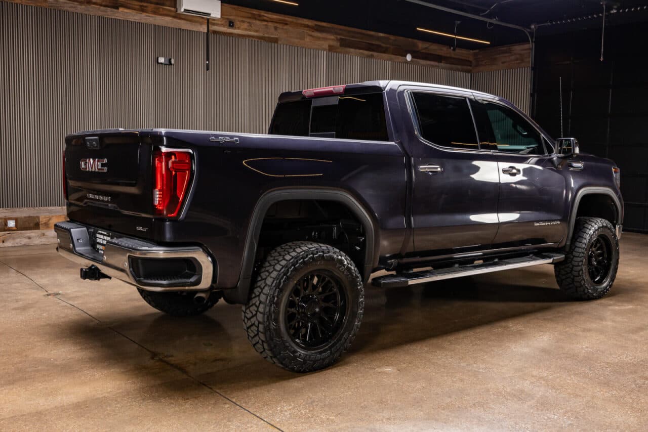 2022 GMC Sierra 1500 SLT — photo 8 of 33