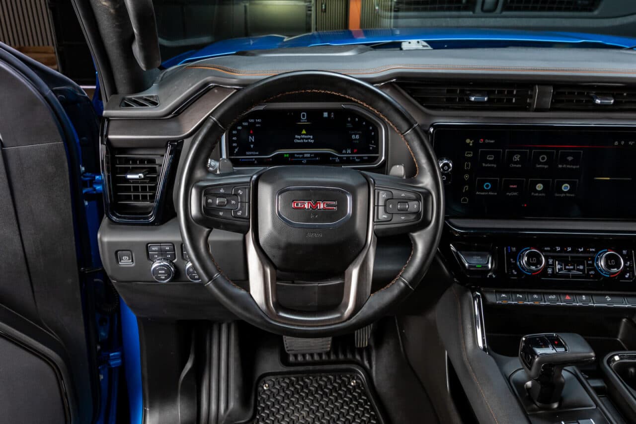 2023 GMC Sierra 1500 AT4 — photo 17 of 38