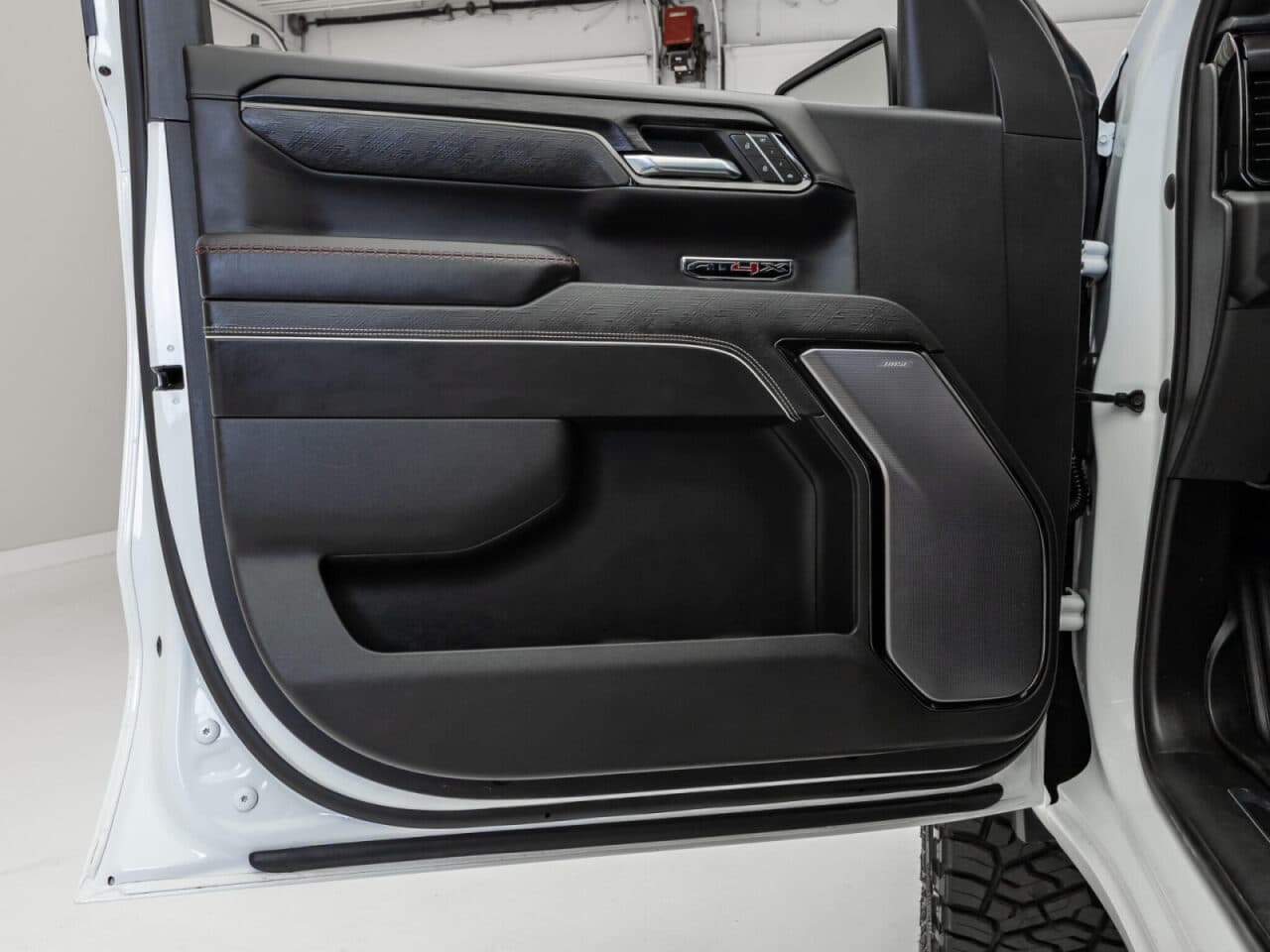 2023 GMC Sierra 1500 AT4X — photo 32 of 37