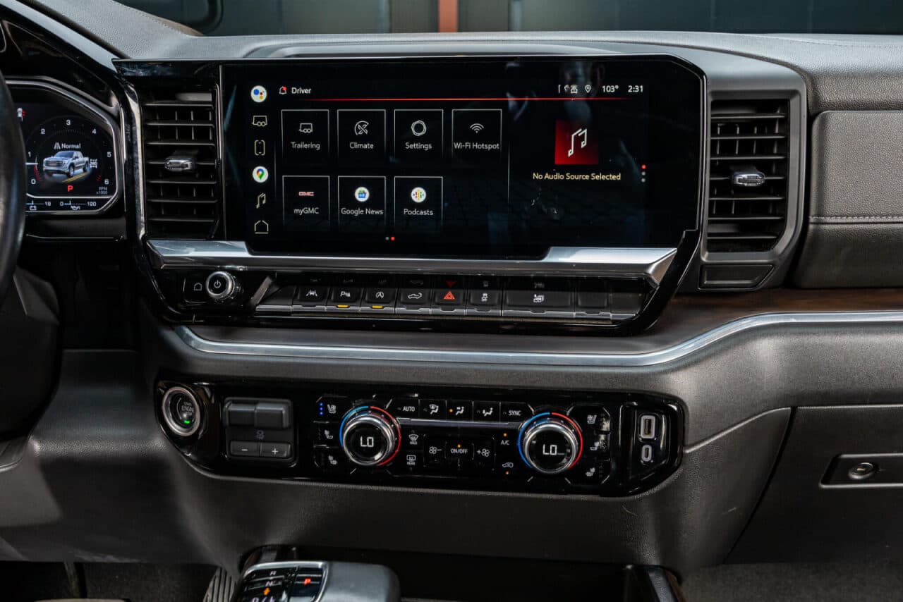 2022 GMC Sierra 1500 SLT — photo 18 of 33