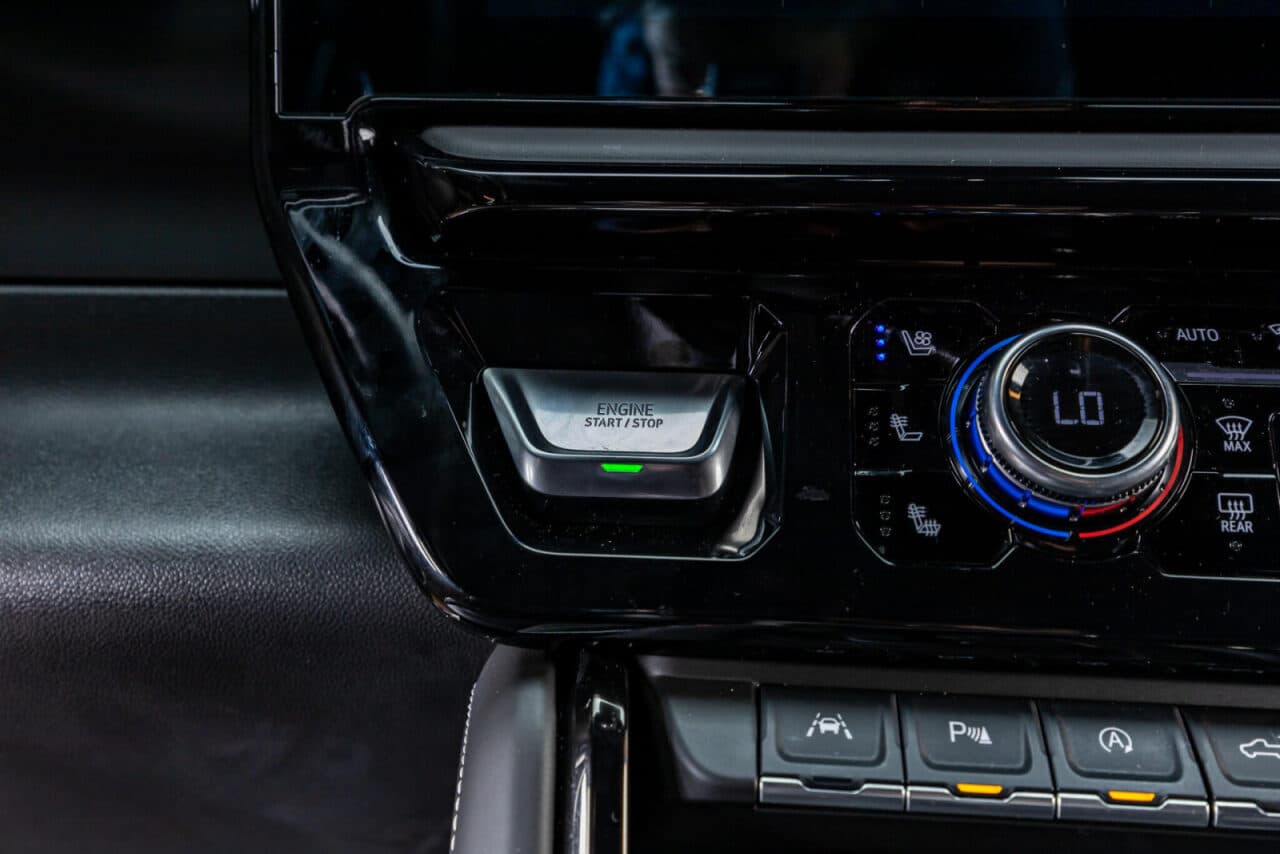 2025 GMC Sierra 1500 AT4X — photo 19 of 38
