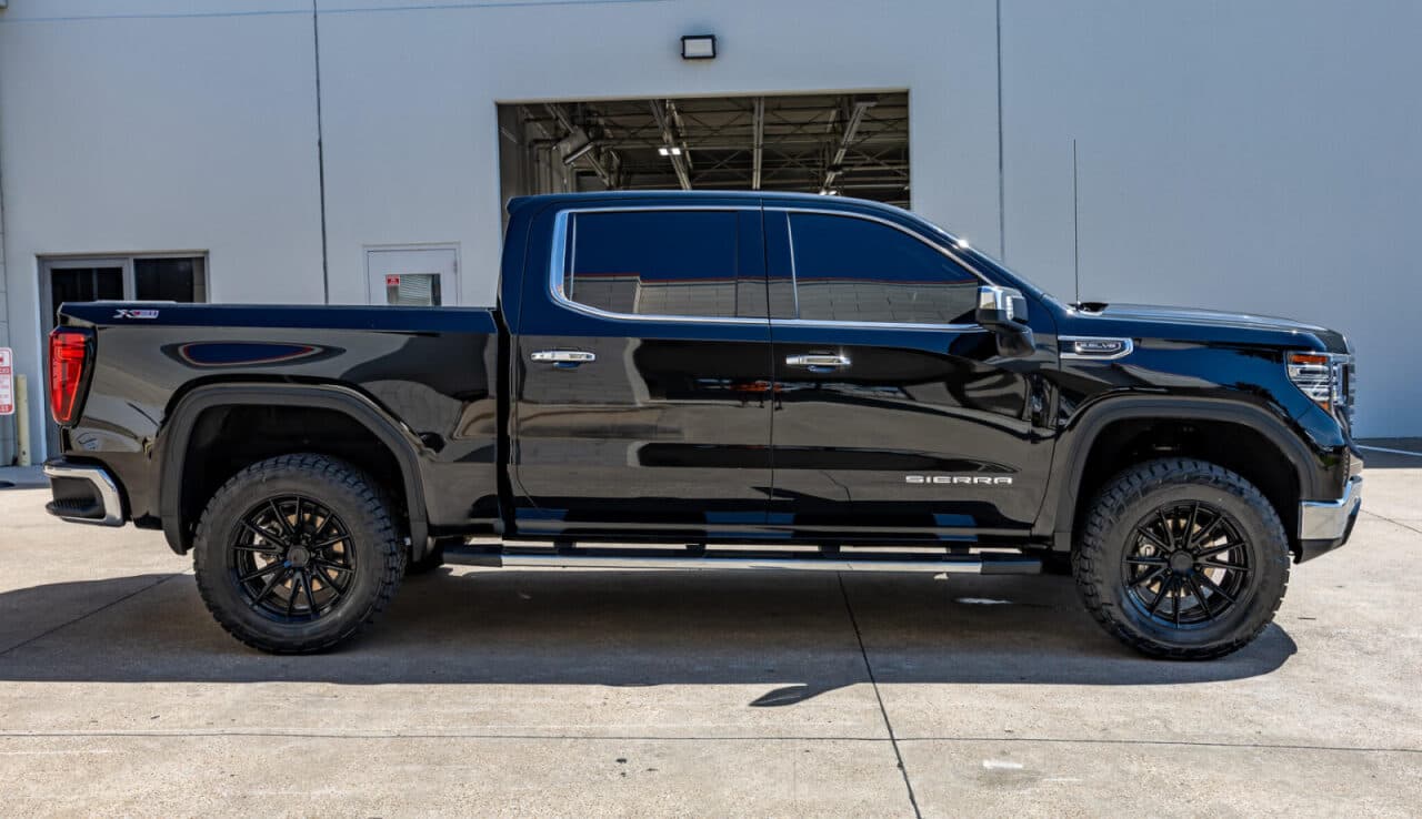 2025 GMC Sierra 1500 SLT — photo 9 of 40