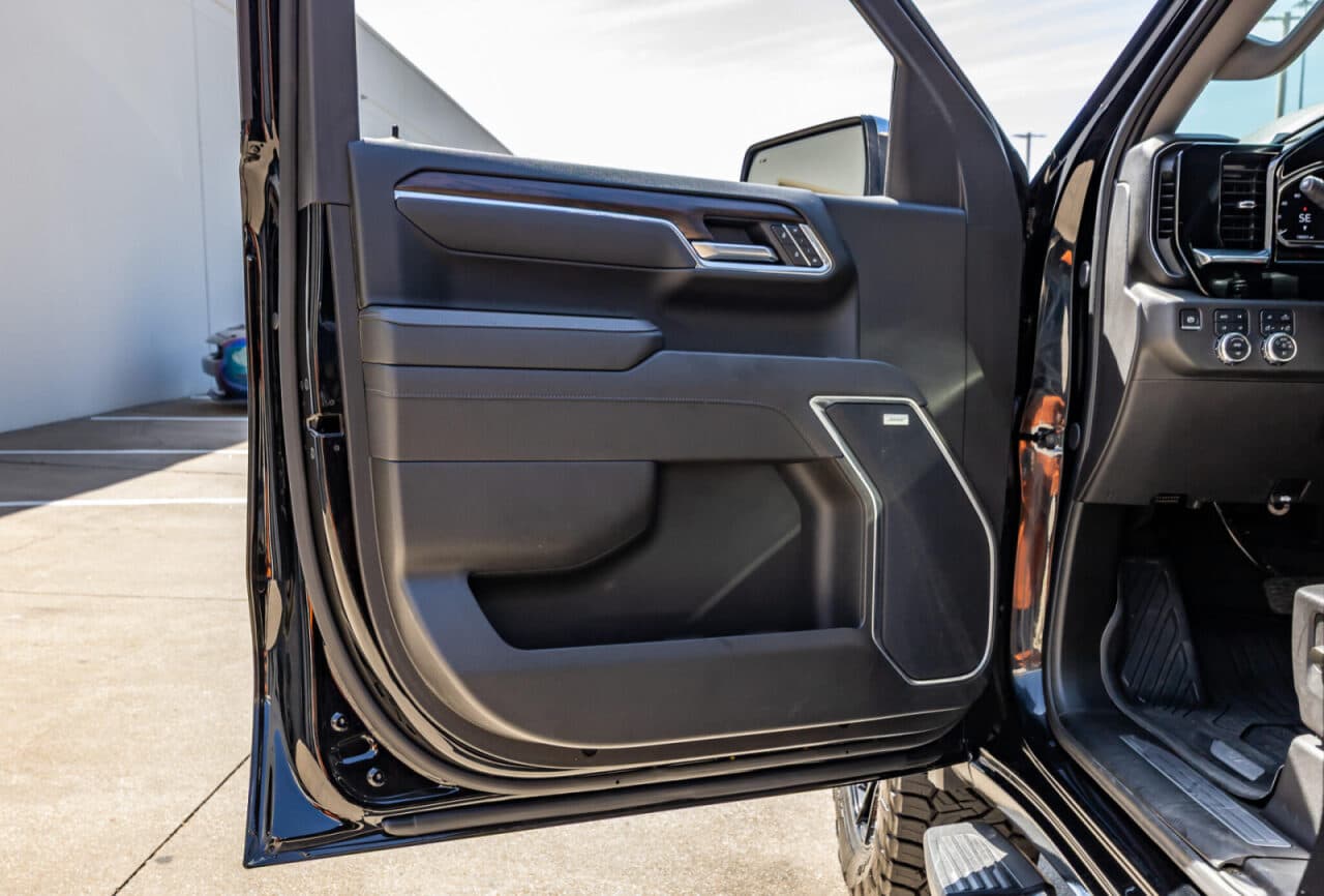 2025 GMC Sierra 1500 SLT — photo 35 of 40