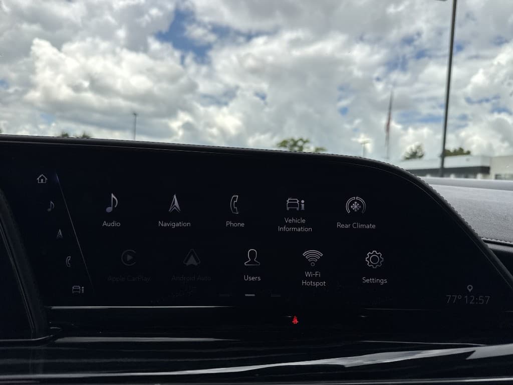2021 Cadillac Escalade Sport — photo 15 of 32