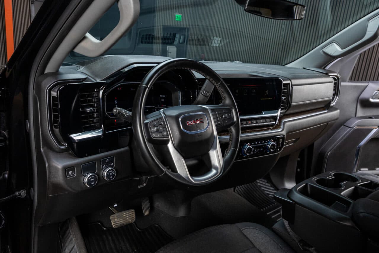 2024 GMC Sierra 1500 Elevation — photo 13 of 37