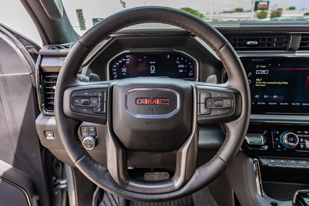 2024 GMC Sierra 1500 AT4 — photo 17 of 40