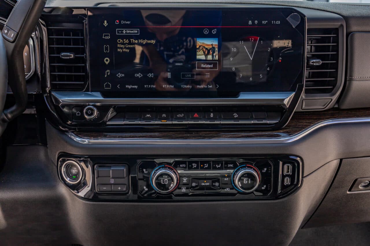 2025 GMC Sierra 1500 Elevation — photo 18 of 35