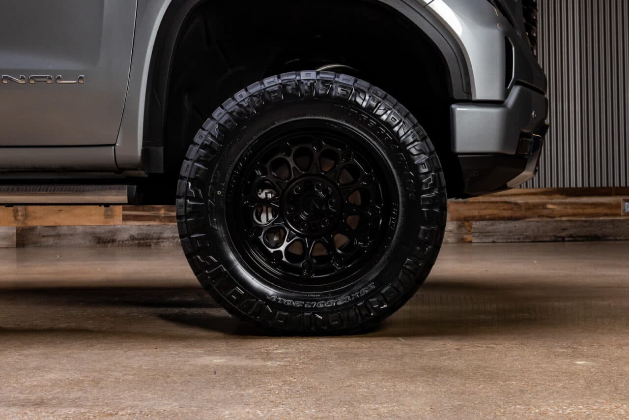 2025 GMC Sierra 1500 Denali Ultimate — photo 10 of 40