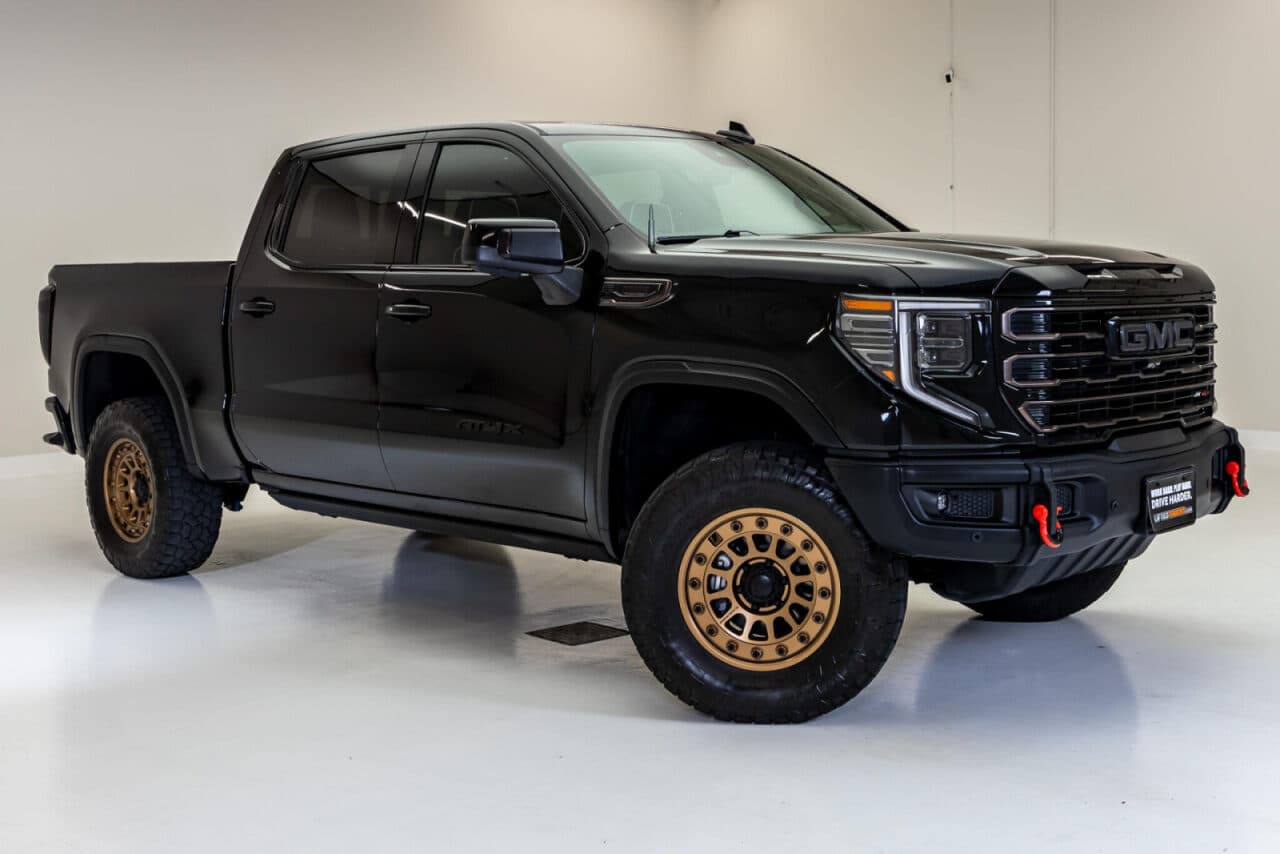 2024 GMC Sierra 1500 AT4X — photo 1 of 37
