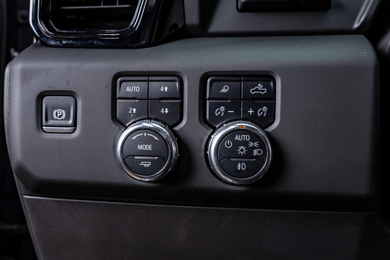 2025 GMC Sierra 1500 AT4X — photo 18 of 38